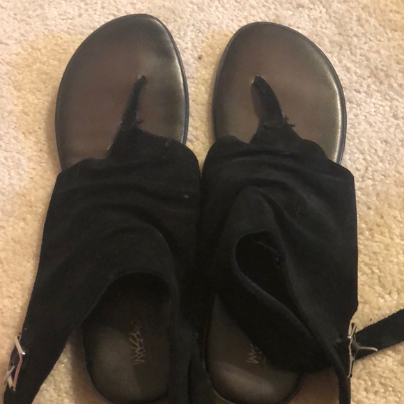 size 11  trendy black sandals - Picture 6 of 7